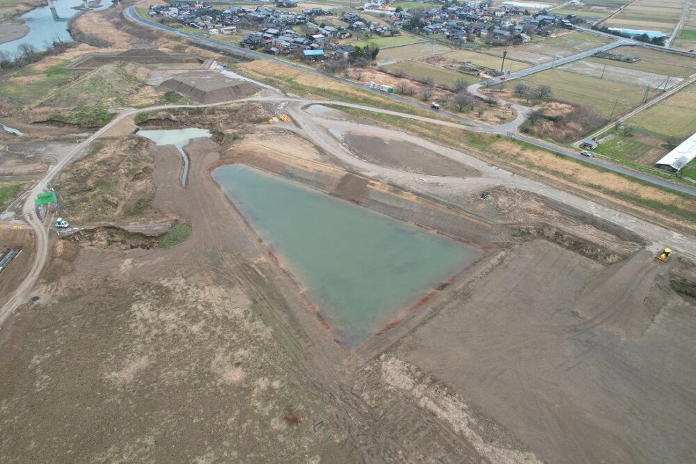 円山川中郷遊水地下池中流部掘削工事