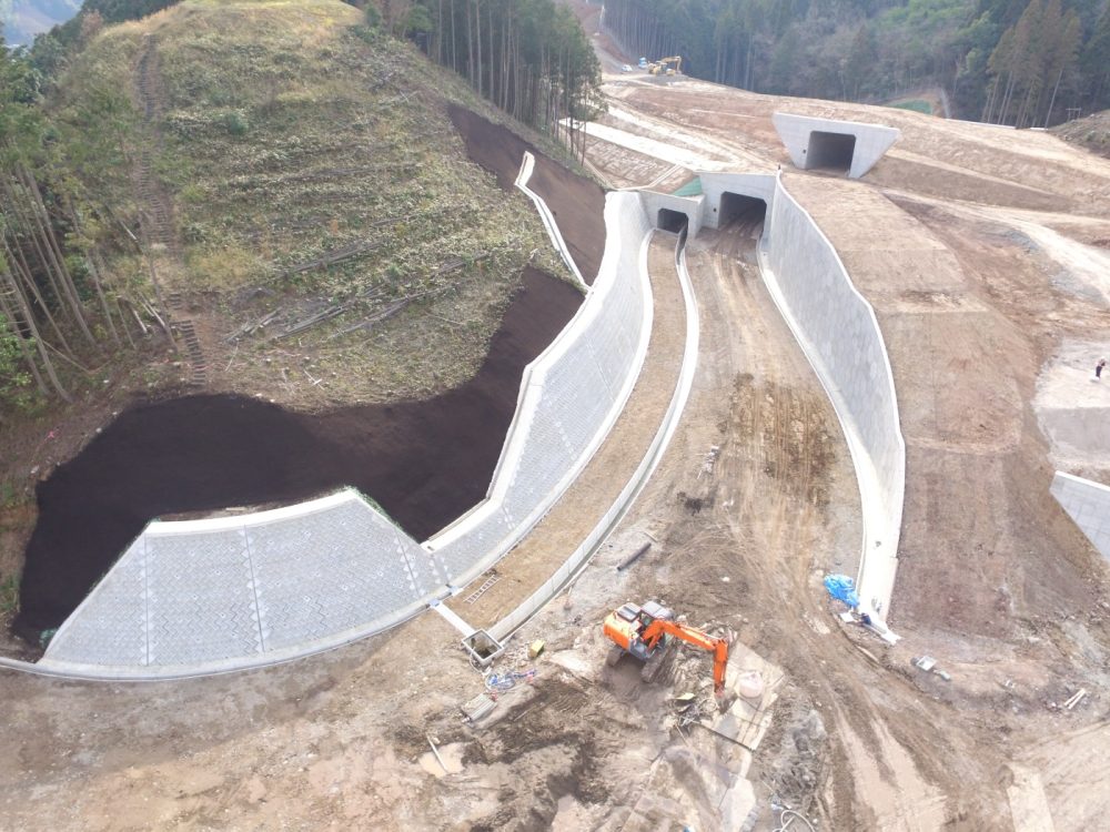 日高豊岡南道路山本地区整備工事